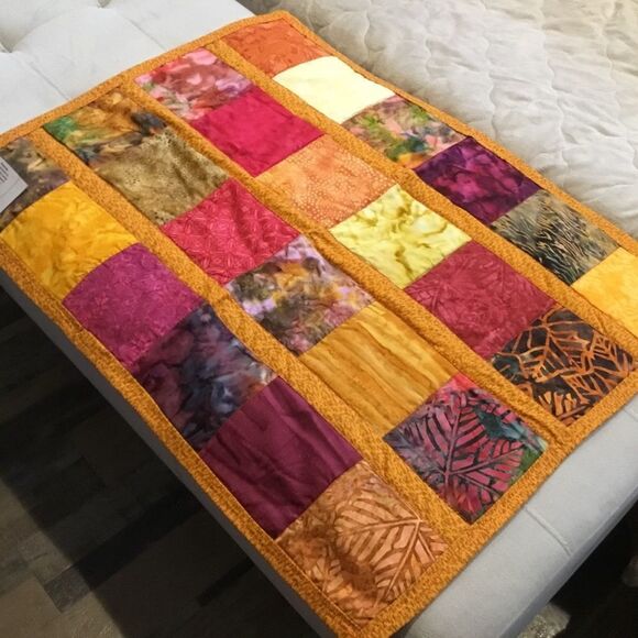 NWT Hand Crafted and Quilted Autumn Colors Runner - Picture 4 of 11